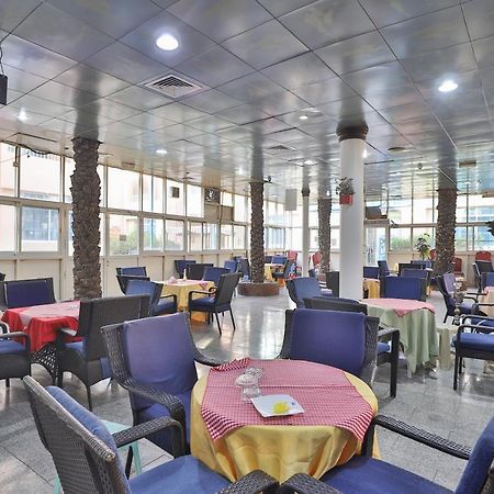 Oyo 366 Waves Hotel Ajman Exterior foto