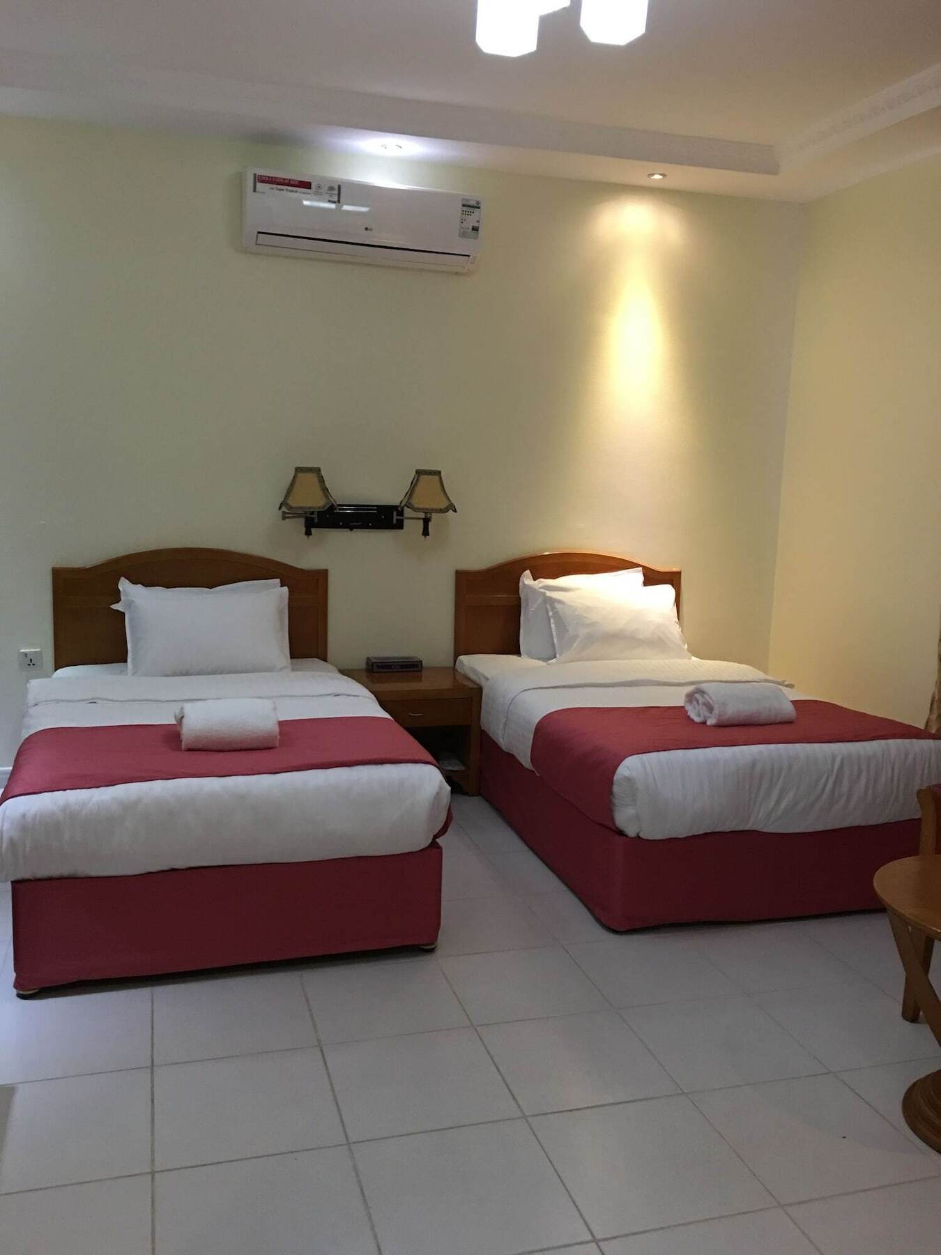 Oyo 366 Waves Hotel Ajman Exterior foto