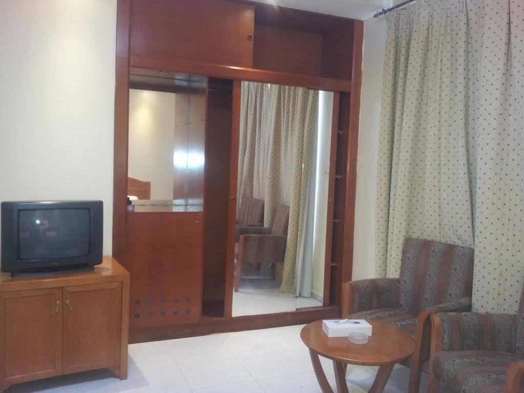 Oyo 366 Waves Hotel Ajman Exterior foto